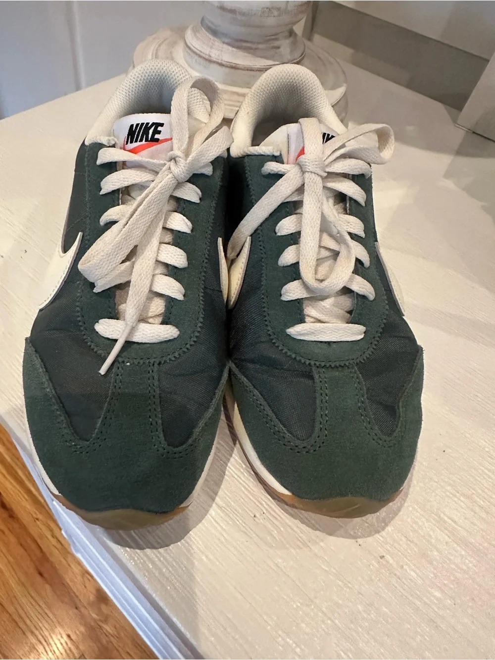 Nike women’s Pacific Sneaker - Green / Cream / size 6 - Picture 3 of 9